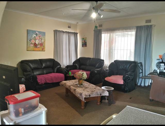 3 BEDROOM HOUSE FOR SALE IN BERKSHIRE DOWNS